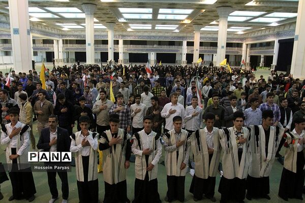 همایش دانش‌آموزی در مصلی بزرگ امام خمینی(ره) قبل از دیدار با مقام معظم رهبری