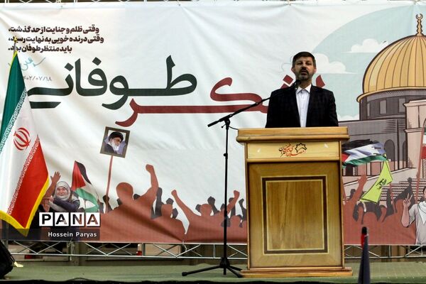 همایش دانش‌آموزی در مصلی بزرگ امام خمینی(ره) قبل از دیدار با مقام معظم رهبری