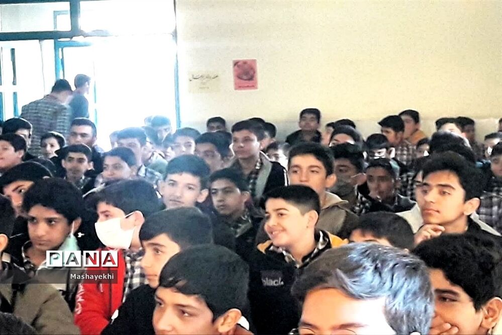 آیین نواختن زنگ  هفته پدافند غیر عامل و سالروز بسیج دانش‌آموزی در مدارس شهرستان گلپایگان