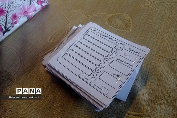 انتخابات پرشور شورای دانش‌آموزی در دبیرستان استعدادهای درخشان شهید بهشتی رودهن