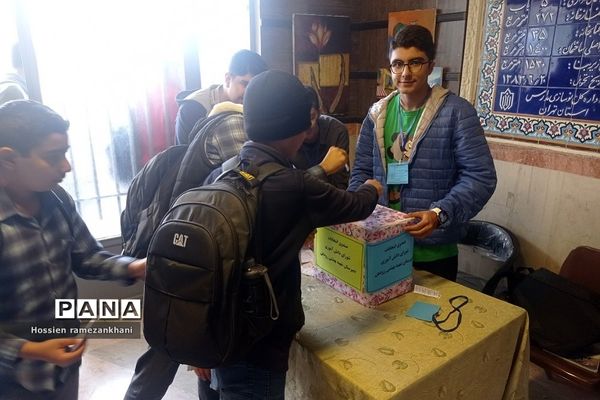 انتخابات پرشور شورای دانش‌آموزی در دبیرستان استعدادهای درخشان شهید بهشتی رودهن