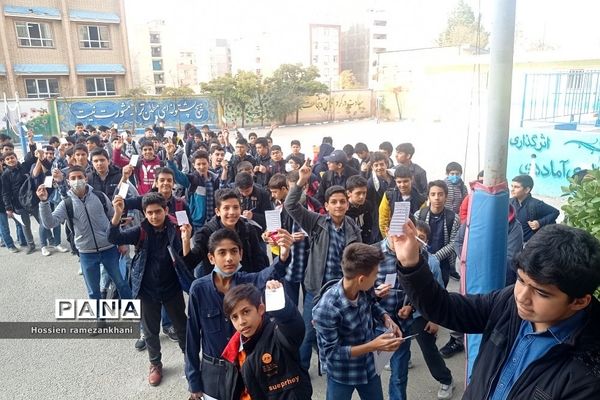 انتخابات پرشور شورای دانش‌آموزی در دبیرستان استعدادهای درخشان شهید بهشتی رودهن