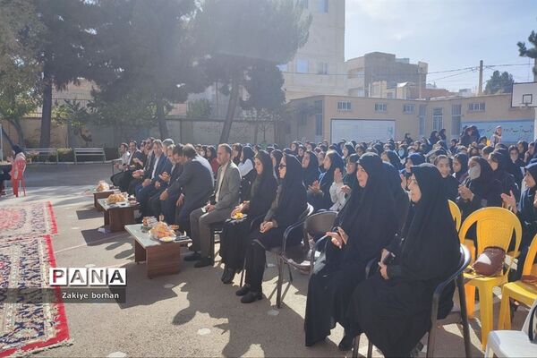 انتخابات شورای دانش‌آموزی در دبیرستان فرزانگان دوره دوم
