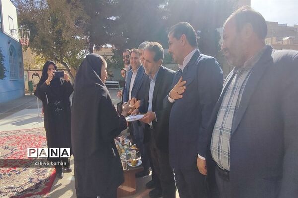 انتخابات شورای دانش‌آموزی در دبیرستان فرزانگان دوره دوم