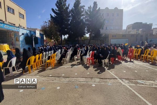 انتخابات شورای دانش‌آموزی در دبیرستان فرزانگان دوره دوم