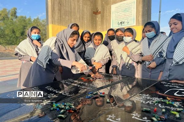 زیارت قبور شهدای گمنام دانش‌آموزان دبیرستان قاضی گله‌دار به مناسبت هفته بسیج دانش‌آموزی