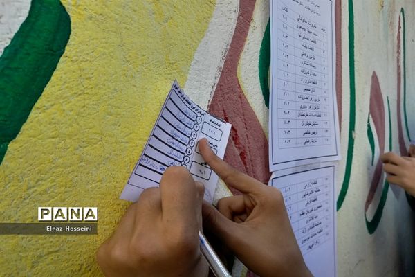 دوره انتخابات شورای دانش‌آموزی در دبیرستان دخترانه پژمان‌بختیاری