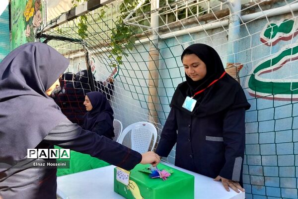 دوره انتخابات شورای دانش‌آموزی در دبیرستان دخترانه پژمان‌بختیاری
