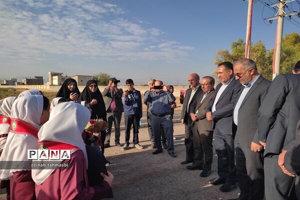 استقبال دانش‌آموزان و فرهنگیان شهرستان سروستان از مدیرکل آموزش و پرورش استان فارس