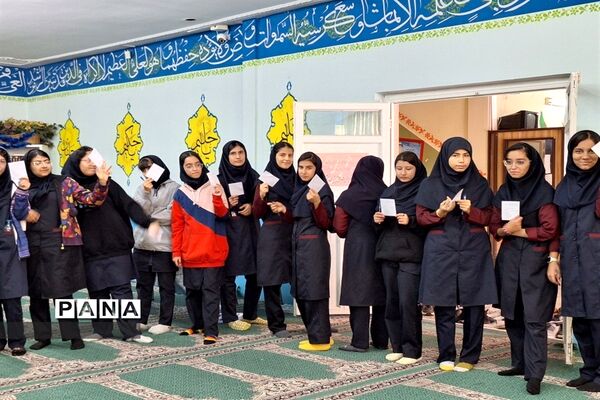 برگزاری انتخابات شورای دانش‌آموزی  دبیرستان سیزده آبان ناحیه یک کرج