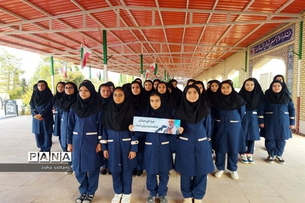 حضور مدیرکل آموزش و پرورش استان فارس در گلزار شهدای سروستان و ادای احترام به شهدای دانش‌آموز