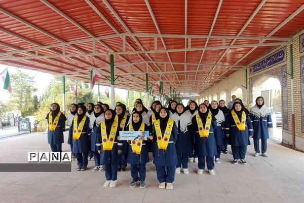 حضور مدیرکل آموزش و پرورش استان فارس در گلزار شهدای سروستان و ادای احترام به شهدای دانش‌آموز