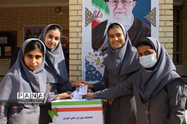 برگزاری انتخابات شورای دانش آموزی دبیرستان قاضی گله‌دار