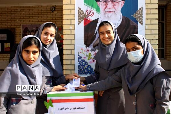 برگزاری انتخابات شورای دانش آموزی دبیرستان قاضی گله‌دار