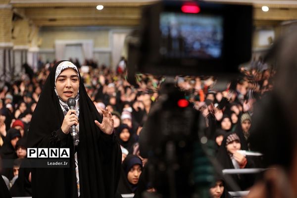 دیدار هزاران نفر از دانش‌آموزان و دانشجویان با مقام معظم رهبری