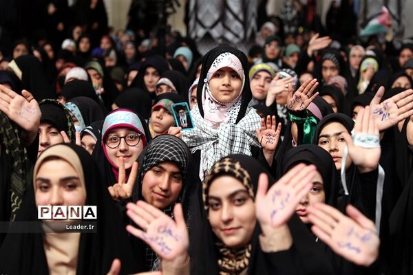 دیدار هزاران نفر از دانش‌آموزان و دانشجویان با مقام معظم رهبری