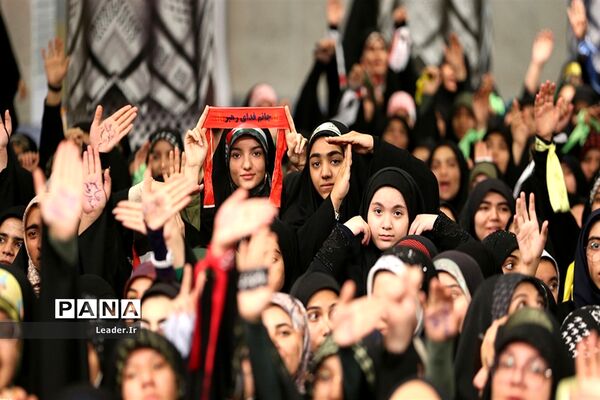 دیدار هزاران نفر از دانش‌آموزان و دانشجویان با مقام معظم رهبری