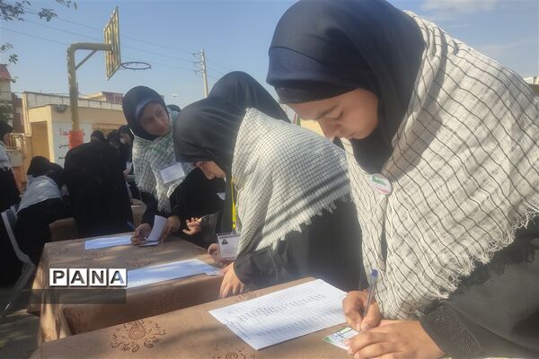 برگزاری مراسم نمادین انتخابات شوراهای دانش‌آموزی  در شیراز