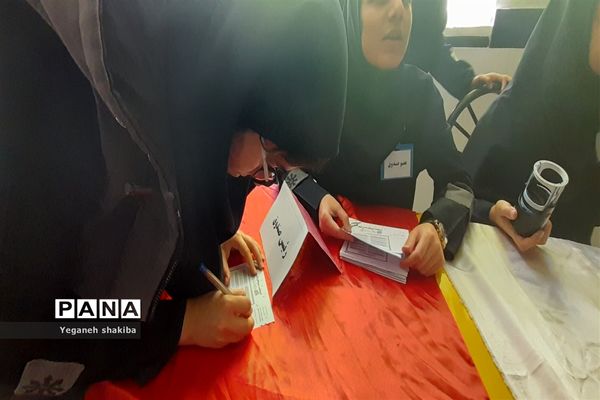 جشن روز دانش‌آموز و انتخابات شورای دانش‌آموزی در دبیرستان فرزانگان دوره دوم شهرستان اسفراین