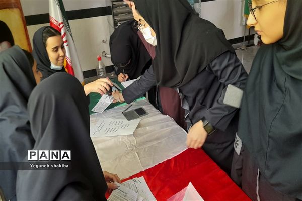 جشن روز دانش‌آموز و انتخابات شورای دانش‌آموزی در دبیرستان فرزانگان دوره دوم شهرستان اسفراین