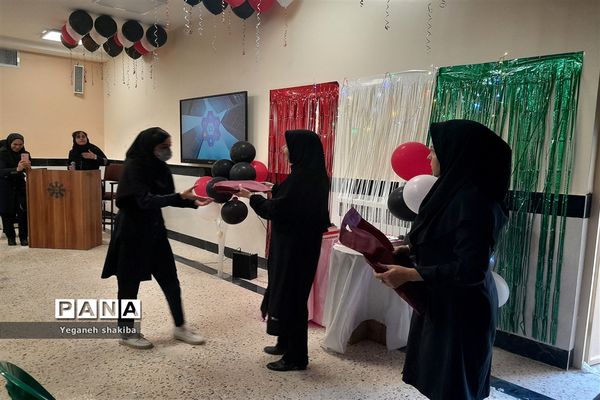 جشن روز دانش‌آموز و انتخابات شورای دانش‌آموزی در دبیرستان فرزانگان دوره دوم شهرستان اسفراین