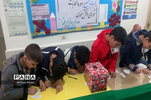 برگزاری انتخابات شورای دانش‌آموزی در مدارس شهرستان ملارد