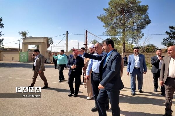 بازدید مدیرکل آموزش و پرورش فارس از مدارس شهرستان سروستان
