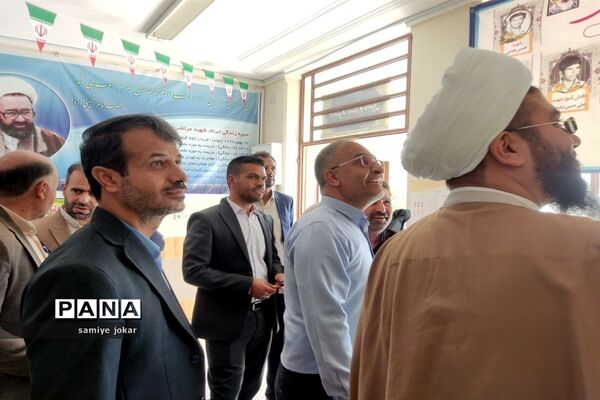 بازدید مدیرکل آموزش و پرورش فارس از مدارس شهرستان سروستان