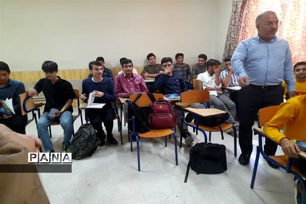 بازدید مدیرکل آموزش و پرورش فارس از مدارس شهرستان سروستان