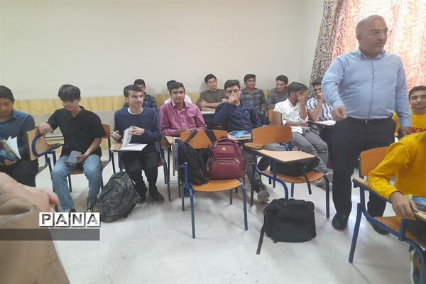 بازدید مدیرکل آموزش و پرورش فارس از مدارس شهرستان سروستان