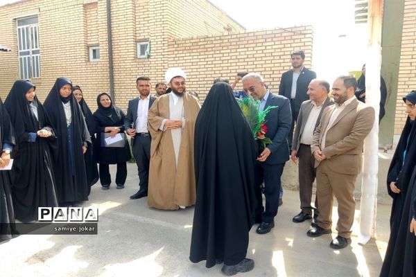 بازدید مدیرکل آموزش و پرورش فارس از مدارس شهرستان سروستان