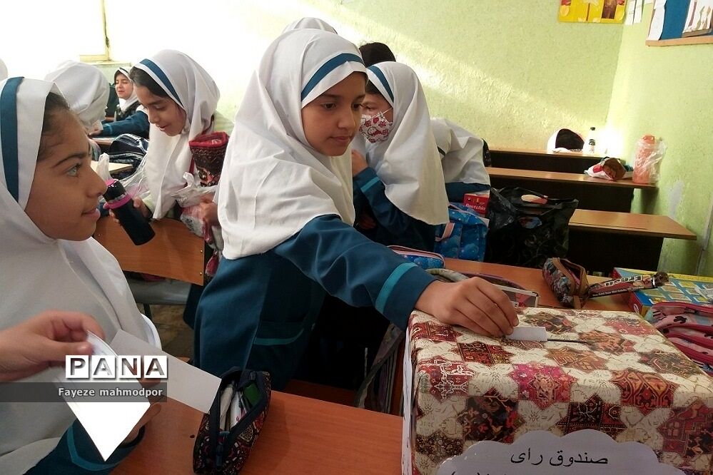 انتخابات شورای دانش‌آموزی در دو مدرسه کوثر و حضرت زهرا(س)‌یک رودهن