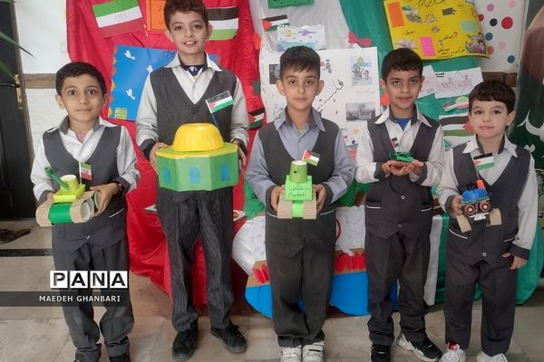 نمایشگاه دست سازه‌های استکبارستیزی، در دبستان پسرانه حضرت رسول اکرم شهرستان پردیس