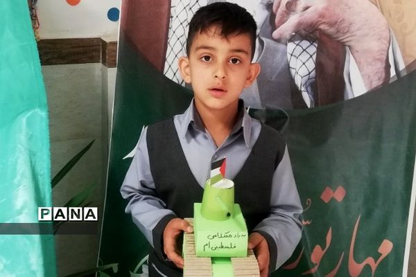 نمایشگاه دست سازه‌های استکبارستیزی، در دبستان پسرانه حضرت رسول اکرم شهرستان پردیس