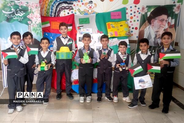 نمایشگاه دست سازه‌های استکبارستیزی، در دبستان پسرانه حضرت رسول اکرم شهرستان پردیس