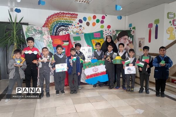 نمایشگاه دست سازه‌های استکبارستیزی، در دبستان پسرانه حضرت رسول اکرم شهرستان پردیس