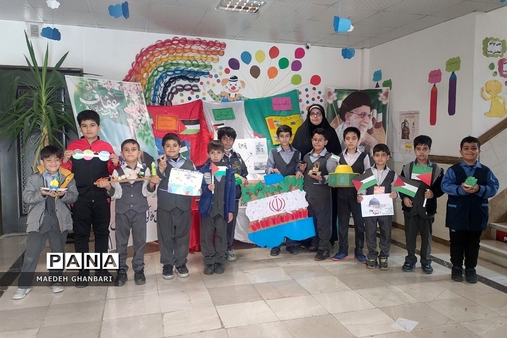 نمایشگاه دست سازه‌های استکبارستیزی، در دبستان پسرانه حضرت رسول اکرم شهرستان پردیس