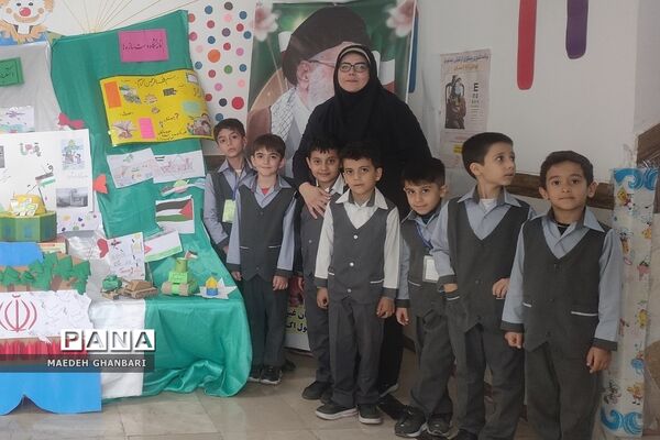نمایشگاه دست سازه‌های استکبارستیزی، در دبستان پسرانه حضرت رسول اکرم شهرستان پردیس