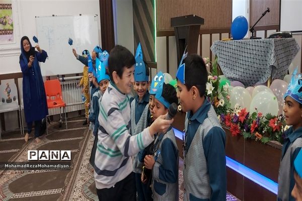 برگزاری جشن آب در دبستان شاهد آقا مصطفی خمینی (ره)کاشمر