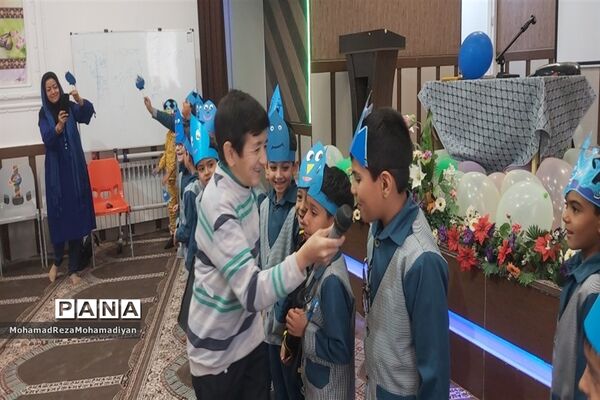 برگزاری جشن آب در دبستان شاهد آقا مصطفی خمینی (ره)کاشمر