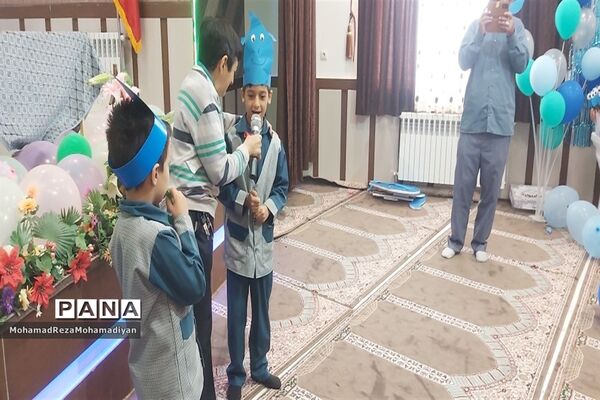 برگزاری جشن آب در دبستان شاهد آقا مصطفی خمینی (ره)کاشمر
