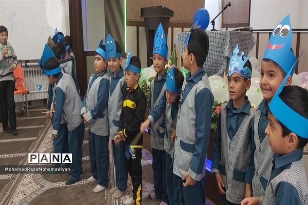 برگزاری جشن آب در دبستان شاهد آقا مصطفی خمینی (ره)کاشمر