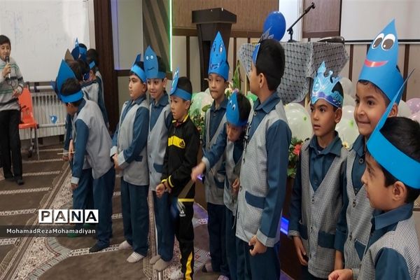 برگزاری جشن آب در دبستان شاهد آقا مصطفی خمینی (ره)کاشمر