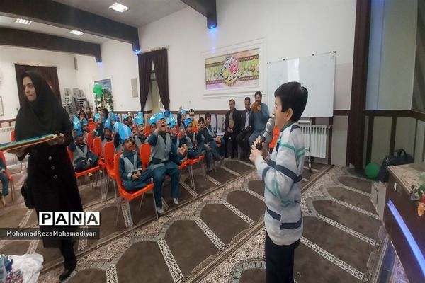 برگزاری جشن آب در دبستان شاهد آقا مصطفی خمینی (ره)کاشمر