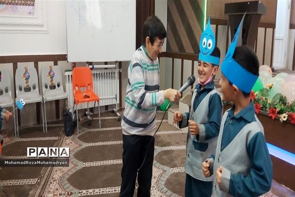 برگزاری جشن آب در دبستان شاهد آقا مصطفی خمینی (ره)کاشمر