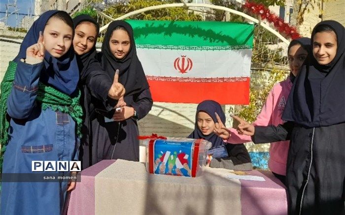 انتخابات شورای دانش آموزی در دبیرستان دخترانه سرافرازان ناحیه ۶ / فیلم