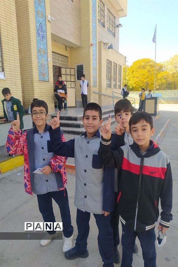 انتخابات شورای دانش‌آموزی مدرسه معلم دوره دوم