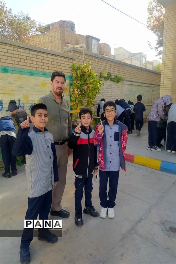 انتخابات شورای دانش‌آموزی مدرسه معلم دوره دوم