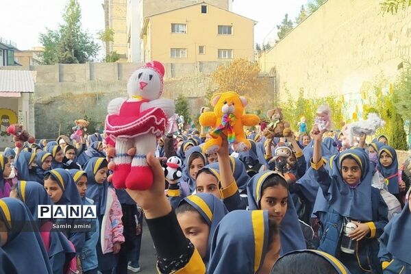 پویش فریاد عروسک‌ها در مدارس دخترانه رودهن