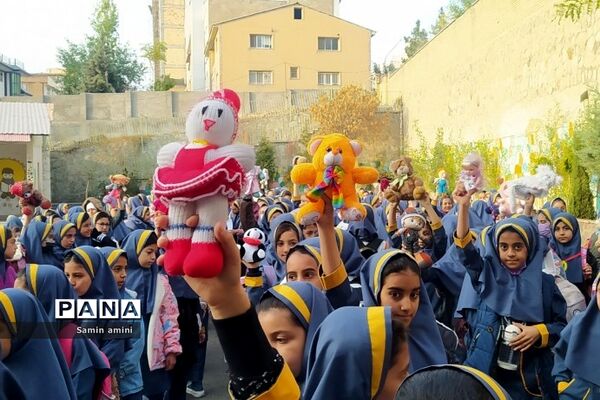 پویش فریاد عروسک‌ها در مدارس دخترانه رودهن